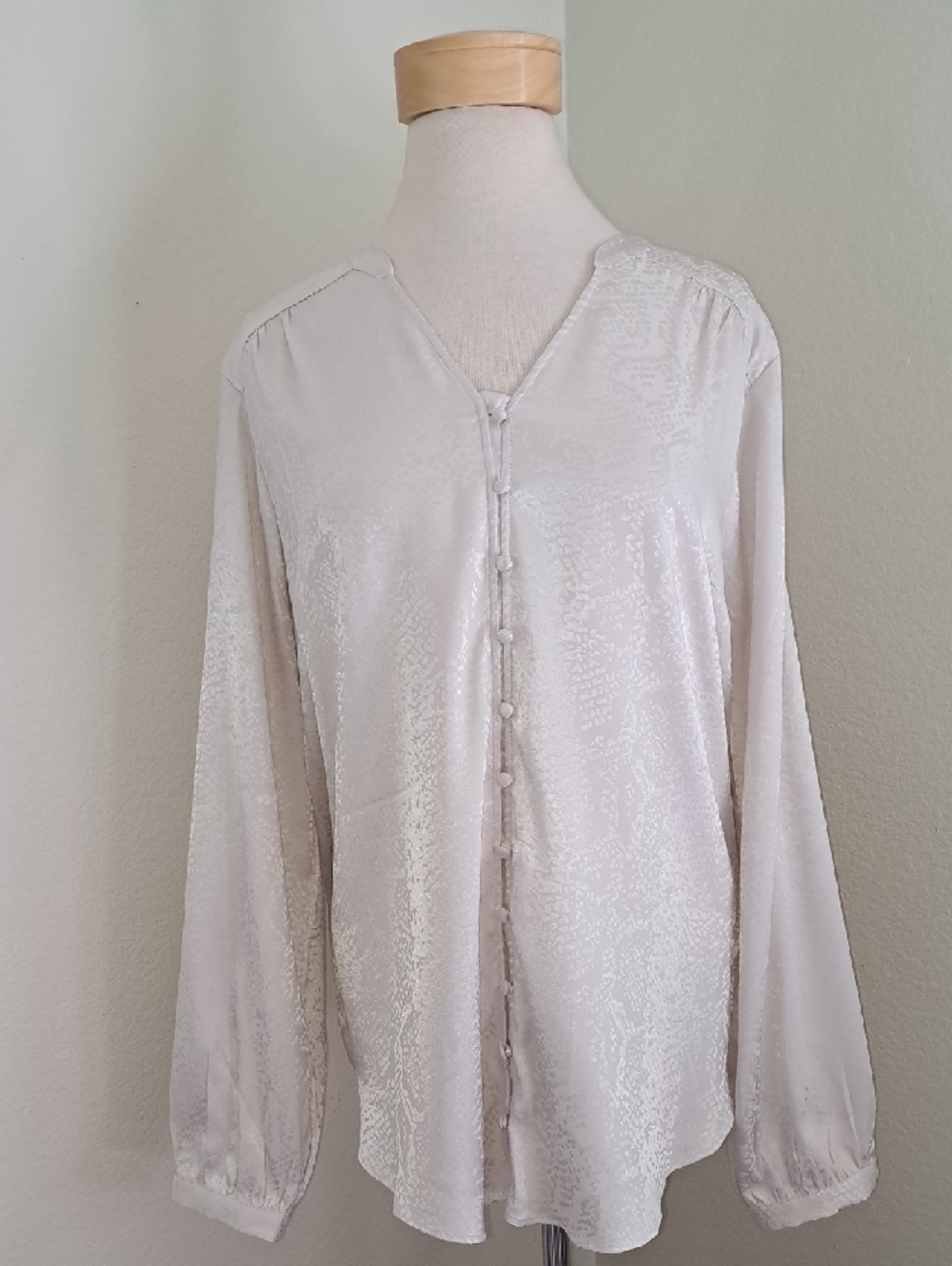 Torrid Cream Textured Button-Up Long Sleeve Blouse